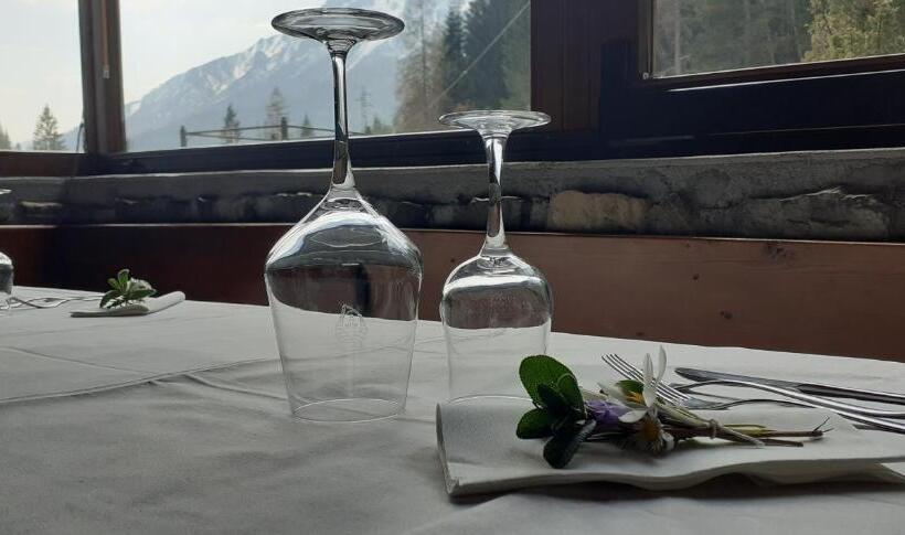 ホテル Albergo Nuoitas