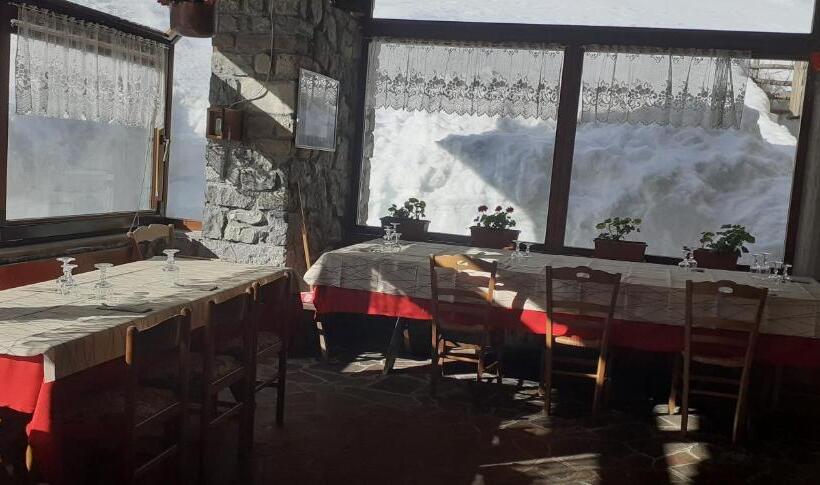 ホテル Albergo Nuoitas