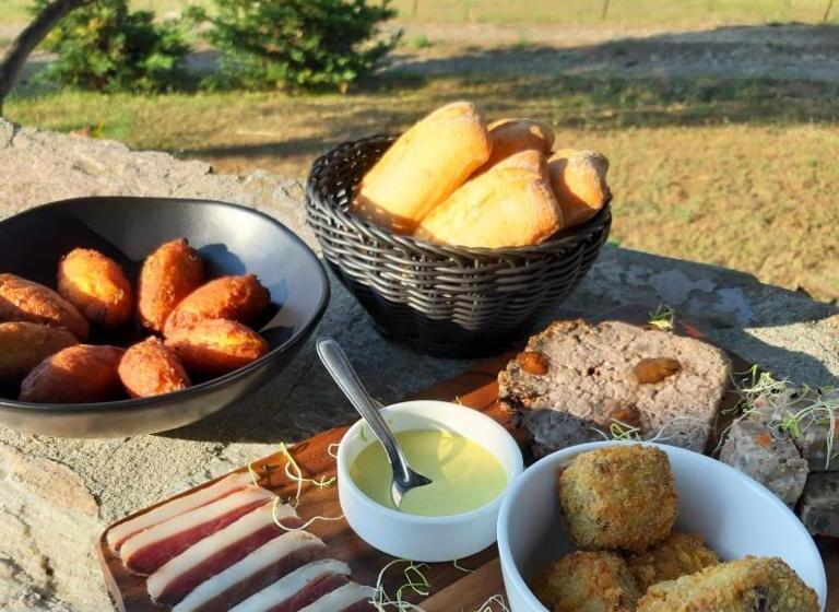 Отель Auberge Lustincone