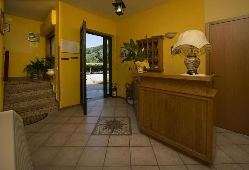 فندق Cecco Di Nara