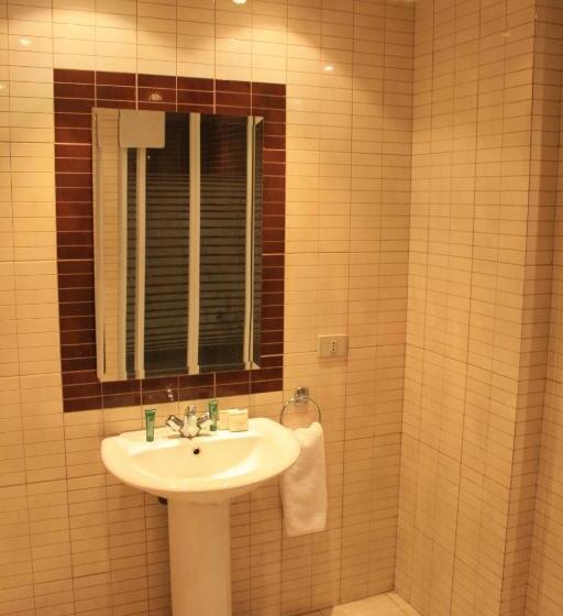 Hotelli Green Plaza Inn    Business &families Only