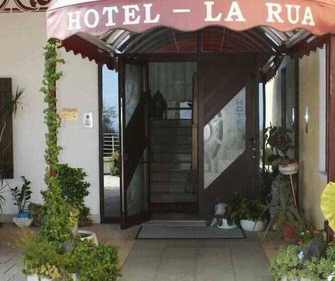 בית מלון כפרי Ristorante La Rua