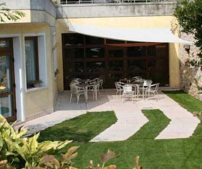 בית מלון כפרי Ristorante La Rua