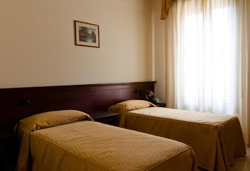 Отель Mediterraneo