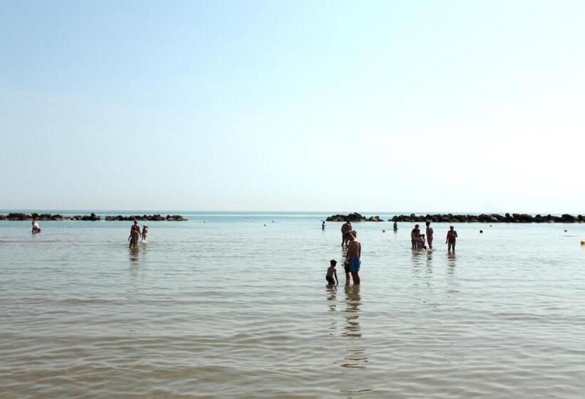 בית מלון כפרי Nel Pineto