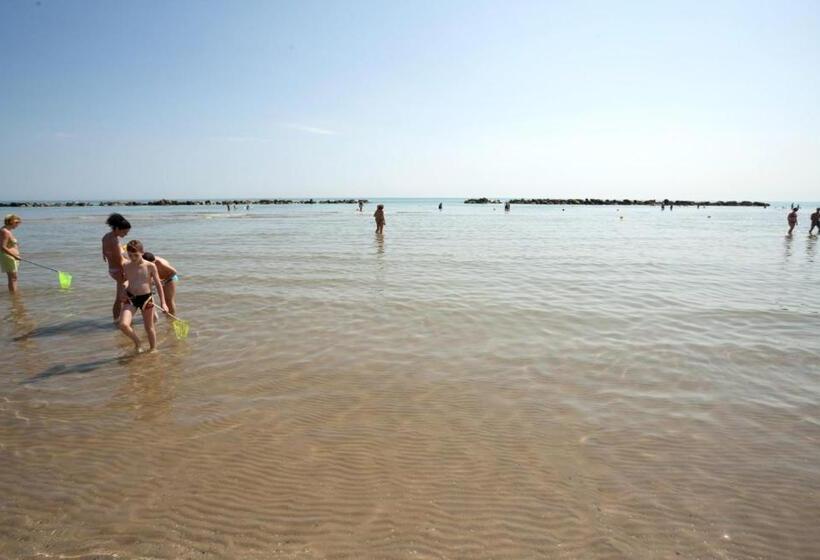 בית מלון כפרי Nel Pineto