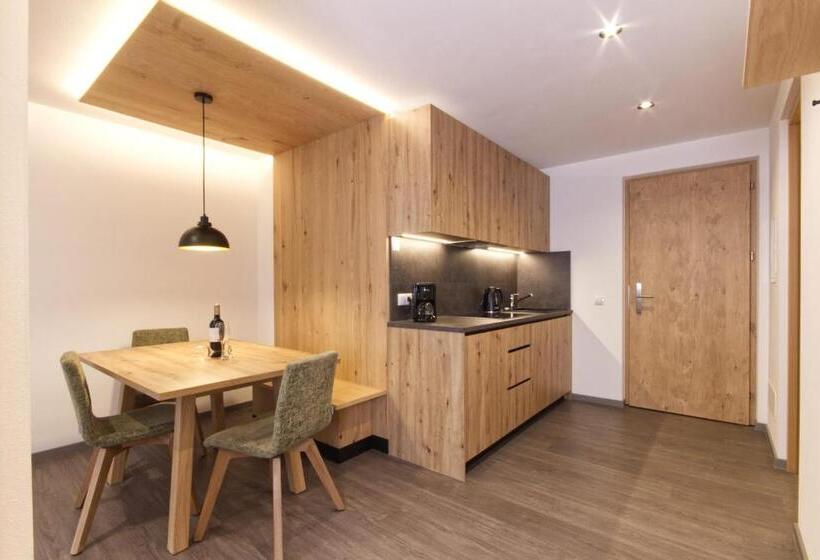 בית מלון כפרי Pension & Residence Astoria