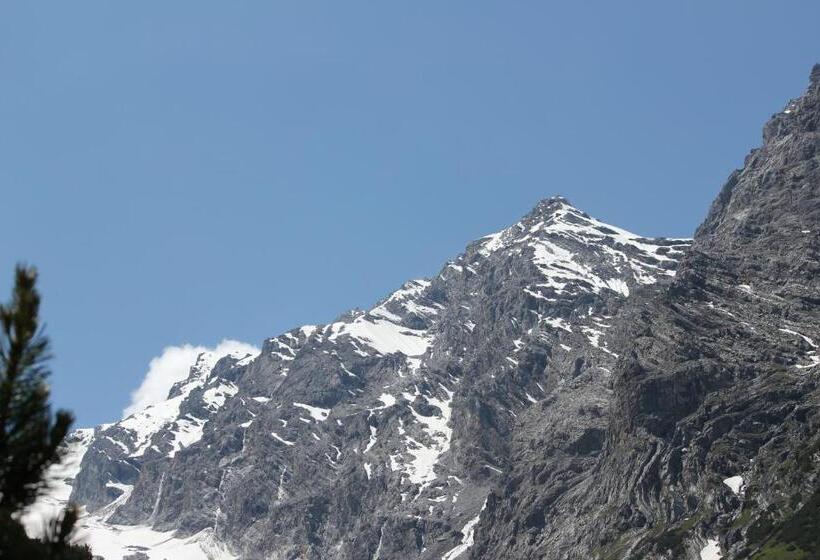 בית מלון כפרי Pension & Residence Astoria