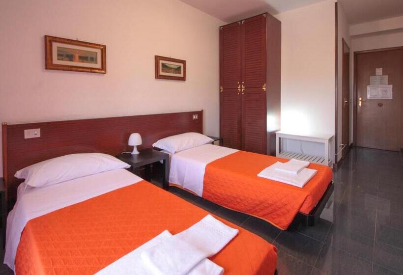 ホテル Rose & Crown