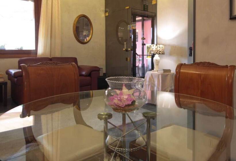 ホテル Rose & Crown