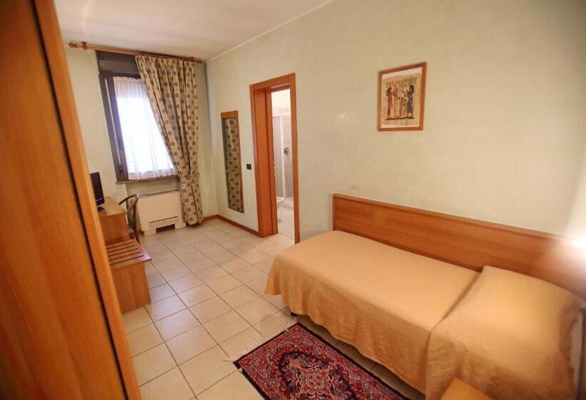 فندق Sanvitale