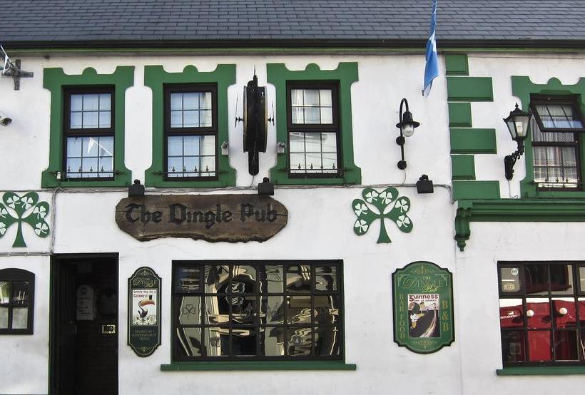 مبيت وإفطار The Dingle Pub Rooms