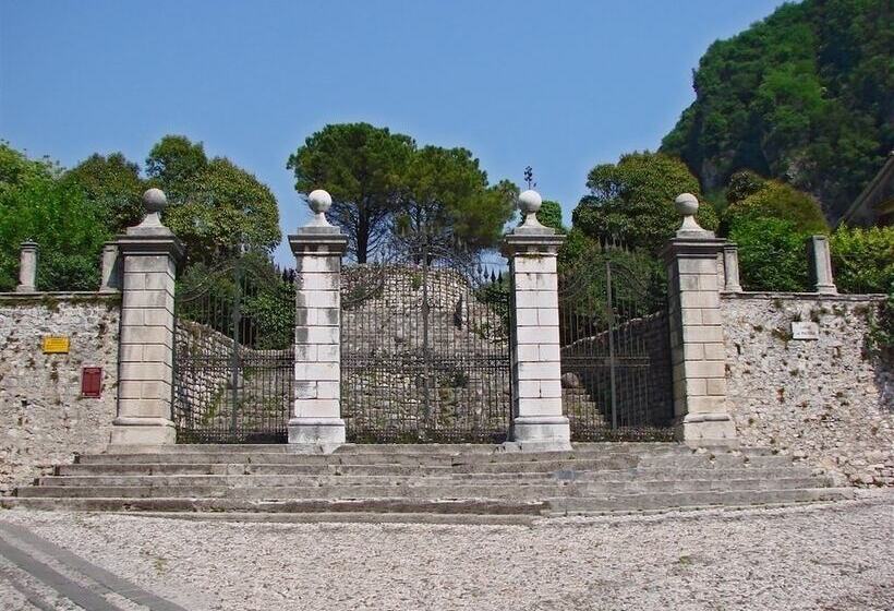 تختخواب و صبحانه Castrum Di Serravalle