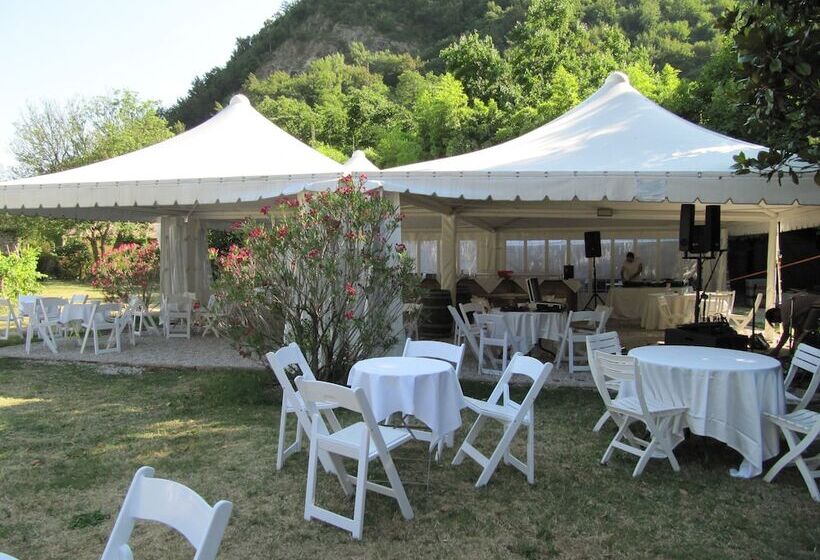 تختخواب و صبحانه Castrum Di Serravalle