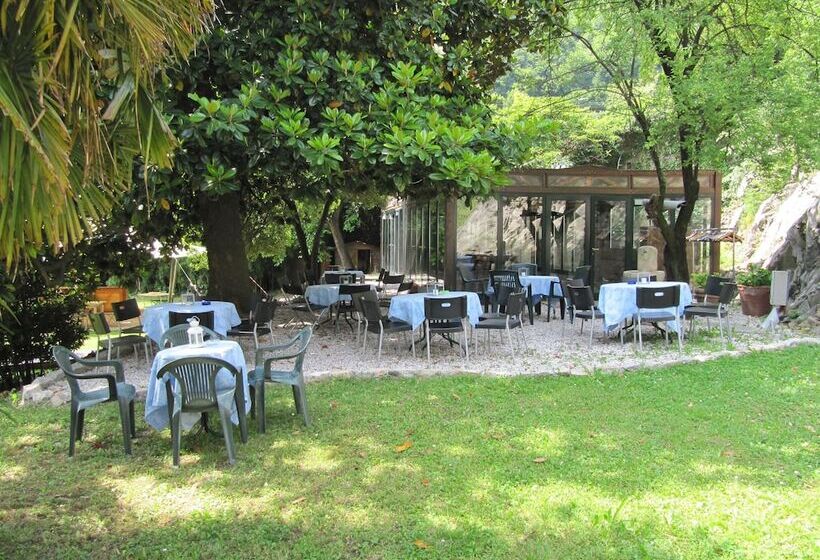 ベッドアンドブレックファースト Castrum Di Serravalle