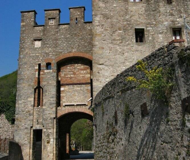 تختخواب و صبحانه Castrum Di Serravalle