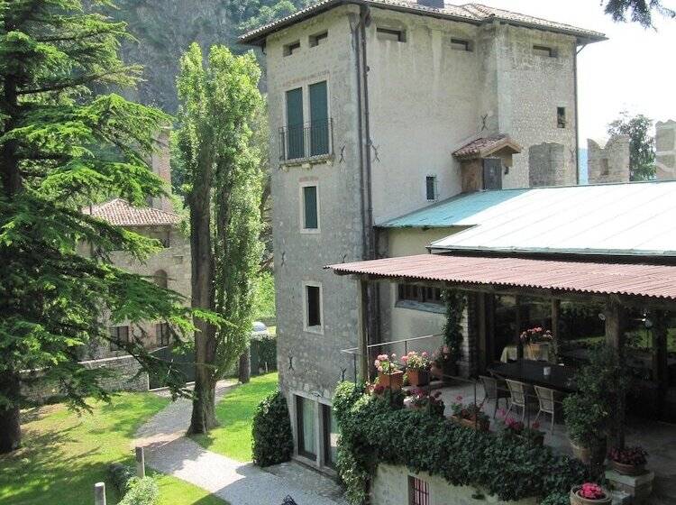 ベッドアンドブレックファースト Castrum Di Serravalle