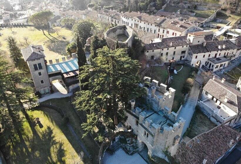 تختخواب و صبحانه Castrum Di Serravalle