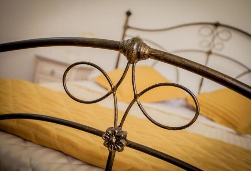 Bed and Breakfast Il Portico Camere E Caffè Centro Città