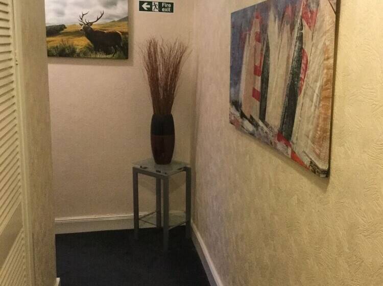 مبيت وإفطار Inverour Guest House