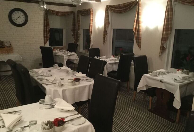 مبيت وإفطار Inverour Guest House