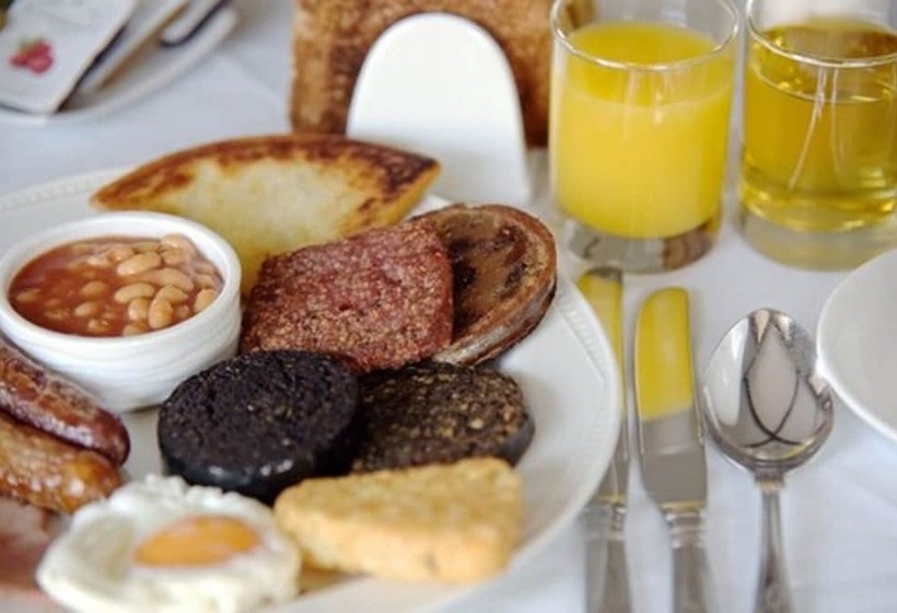 مبيت وإفطار Inverour Guest House