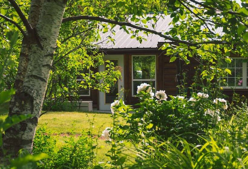 민박 Whitewater Lodge