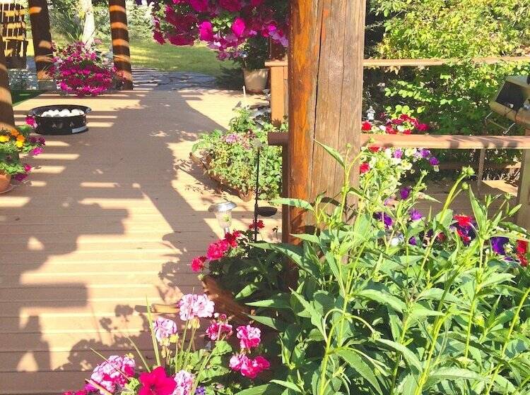 민박 Whitewater Lodge