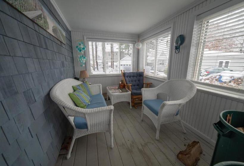 Footbridge Beach Motel