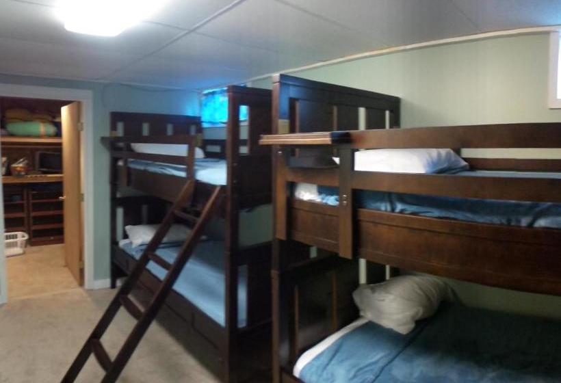 Footbridge Beach Motel