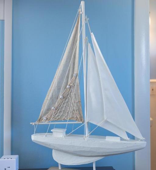 Footbridge Beach Motel