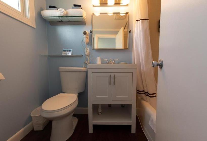 Footbridge Beach Motel