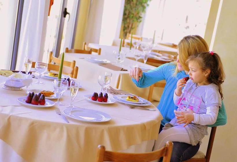 Ambasciatori Hotel   Beach Front  Breakfast Xxl & Brunch Until 12 30pm