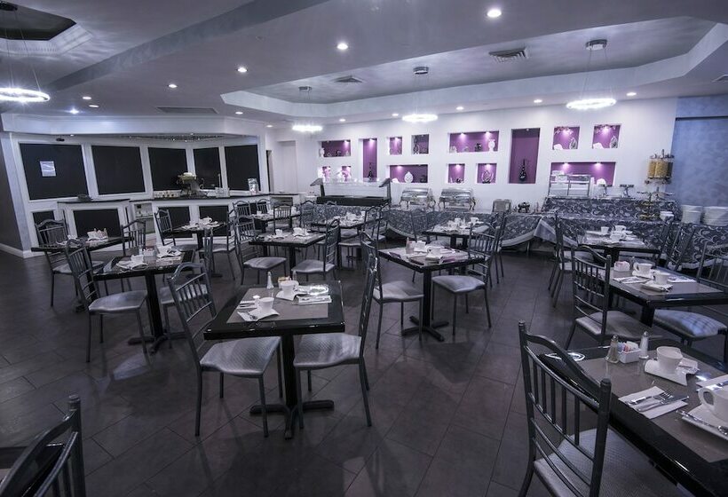 Отель The Avenue Plaza