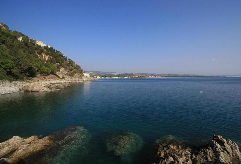 فندق Club Poseidon