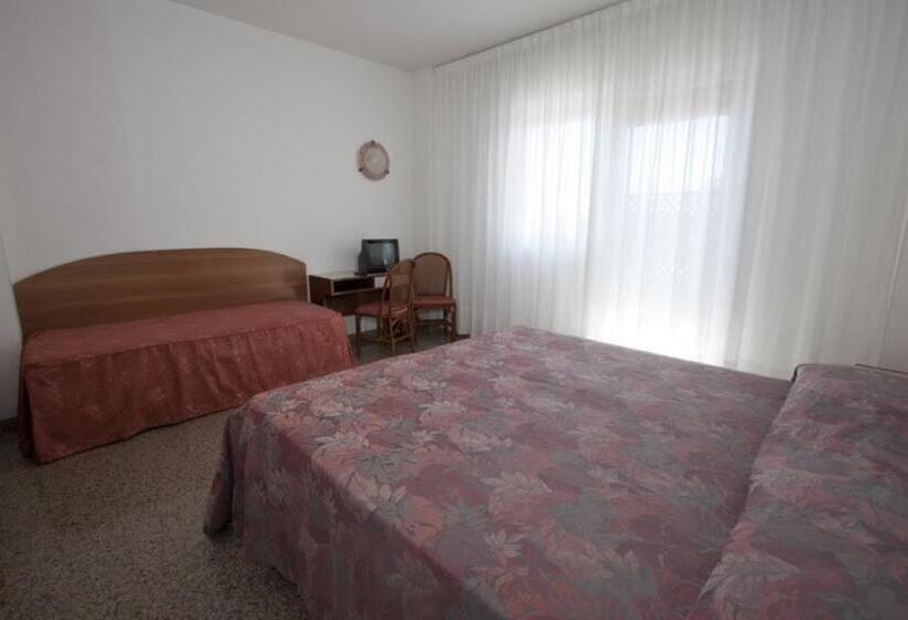 فندق International