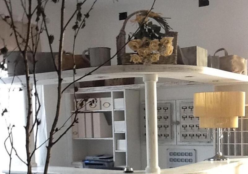 בית מלון כפרי L Antico Borgo Elena Noli