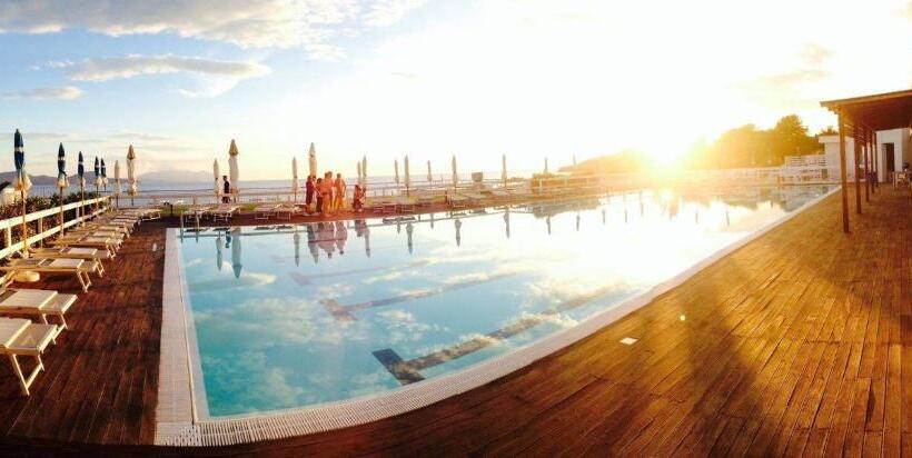 בית מלון כפרי La Rosa Dei Venti Resort