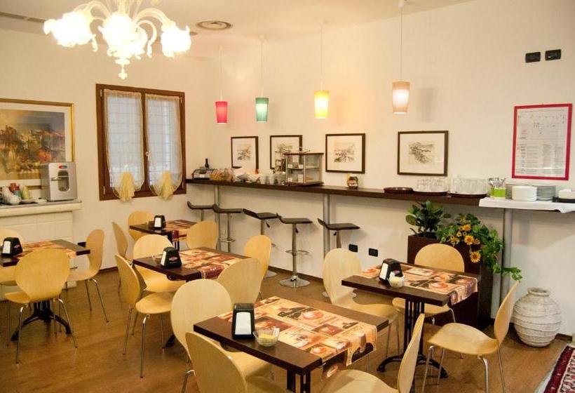 ホテル Leon Bianco