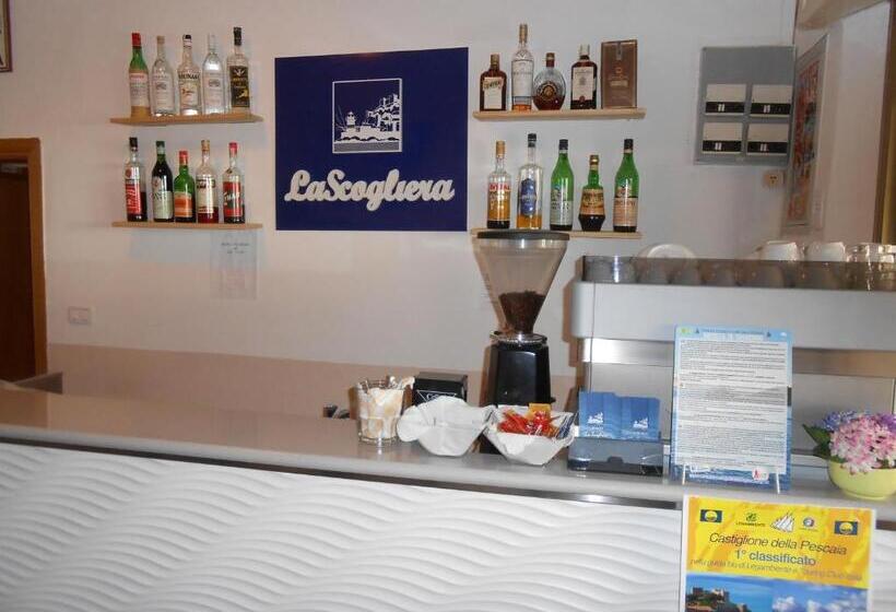 ホテル Pensione La Scogliera