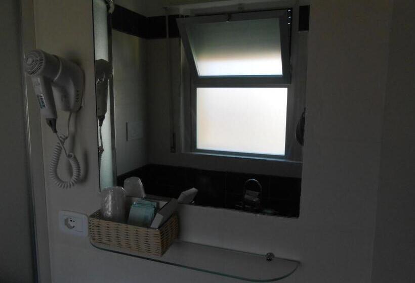 ホテル Pensione La Scogliera