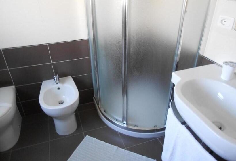 ホテル Pensione La Scogliera