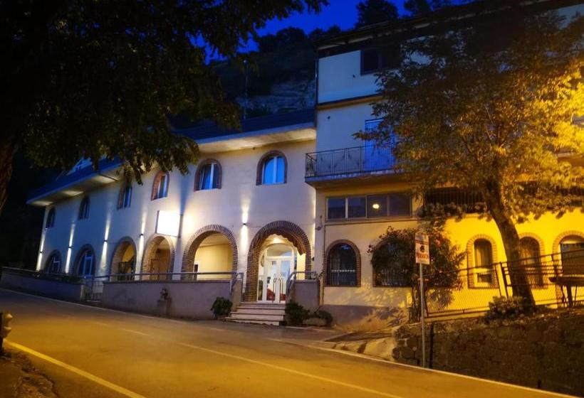 ホテル Ristorante Farese