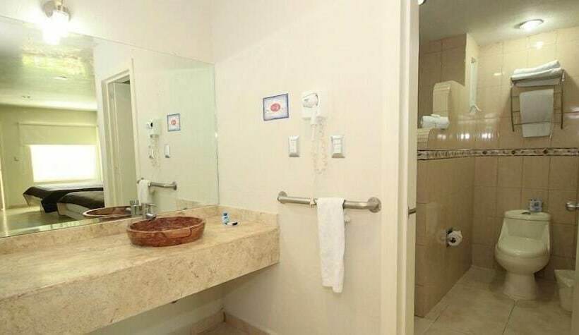 בית מלון כפרי Splash Inn