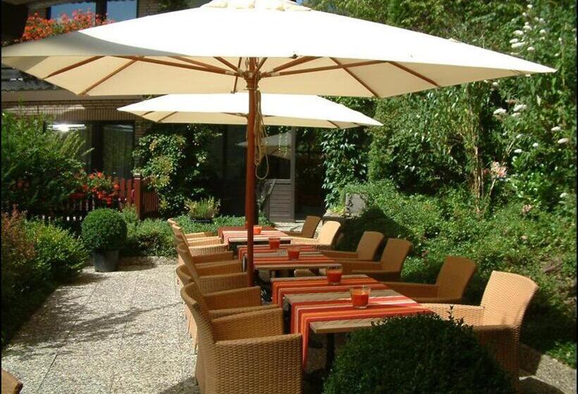 فندق Zum Goldenen Hirsch