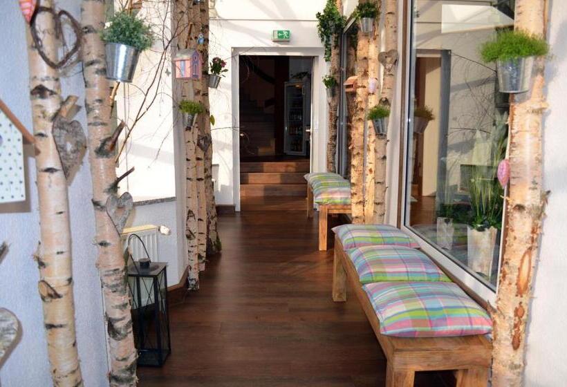 فندق Zum Goldenen Hirsch