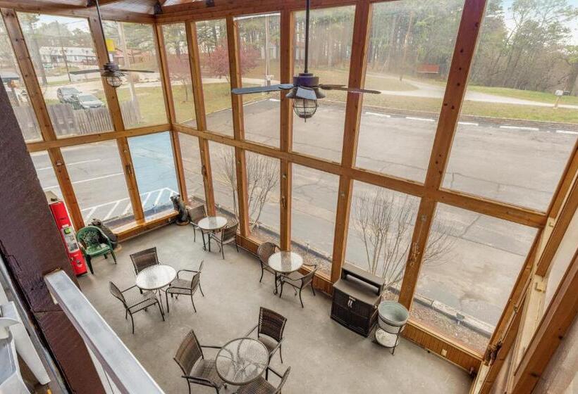 فندق على الطريق The Lookout Lodge