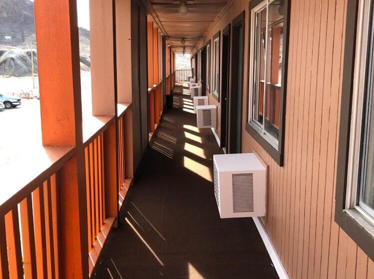 فندق على الطريق Travel Inn