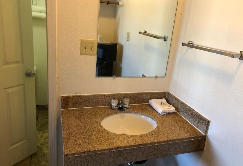 فندق على الطريق Travel Inn