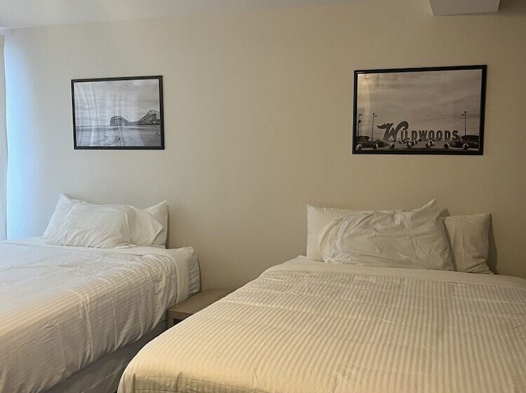 Oceanic Hotel & Barefoot Tiki Bar